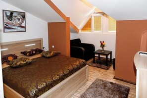 1 habitación, tabla de planchar con plancha, wifi gratis y ropa de cama 