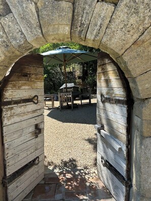 Outdoor dining - Enjoy nature in an enchanting and fantastic setting in Cucuron (Cucuron)