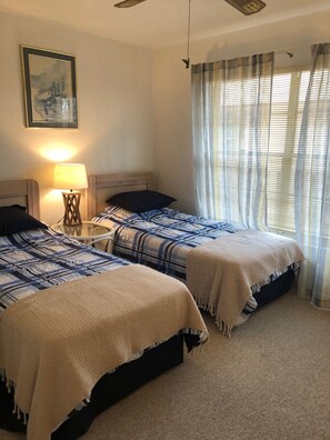 Iron/ironing board, WiFi, bed sheets - Charming 2-bedroom 2-bathroom condo in Fort Myers (Fort Myers)