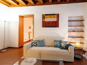 TV - Brera Boutique Apartment by Interhome (Milan)