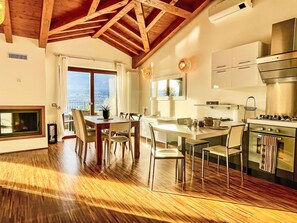 Fridge, microwave, oven, dishwasher - Lake View Penthouse by Interhome (Dervio)