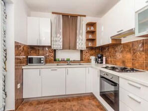 Frigorifero, microonde, forno, lavastoviglie