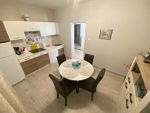 Fridge, microwave, dishwasher, coffee/tea maker - Lady M in Rabac - Istrien / Lady M in Rabac - Appartement für 4 Personen AP1 (Rabac)