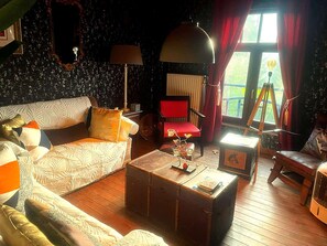 House | Living room - Holiday Home in Bouillon With Terrace (Bouillon)