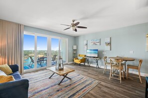 Smart TV - Bright condo steps to beach w/ pools & arcade (Panama City Beach)