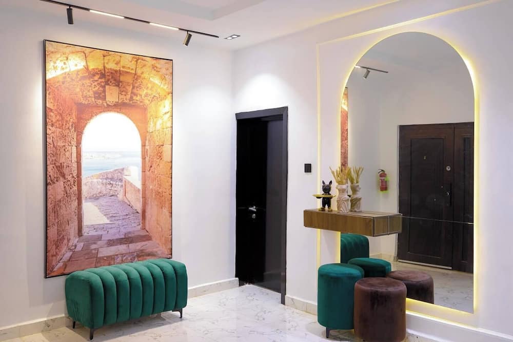 Decobel Apartment
