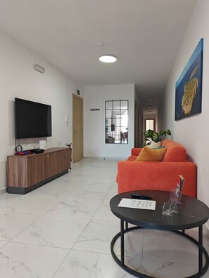 TV, DVD player - The Exchange - Designer apartment in St Paul's Bay with views / 300 m from beach (St Paul's Bay)