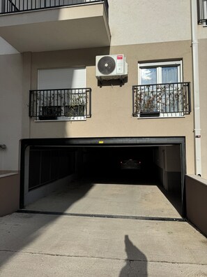 Property grounds - Cozy 1-bedroom apartment with AC in superb Podgorica (Podgorica)