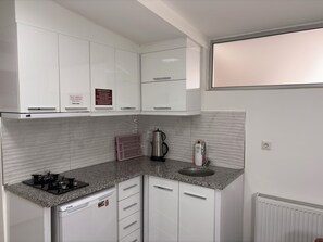 Classic Studio | Private kitchen | Mini-fridge, oven - Saklıkonak Otel (Isparta)