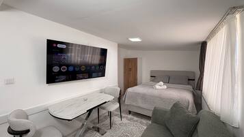 Desk, soundproofing, free WiFi