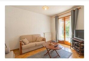 Living area - Family home with garden (Saintes)