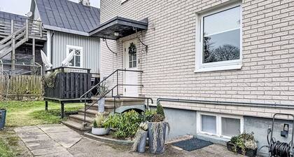 Vårhemsplatsen by Interhome