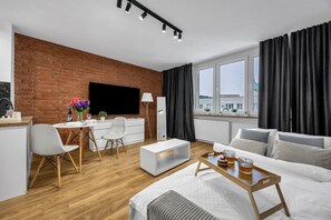 Tabla de planchar con plancha, wifi y ropa de cama 