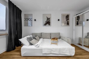 Iron/ironing board, WiFi, bed sheets