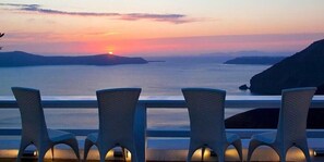Property grounds - 1809 Villa (Santorini)