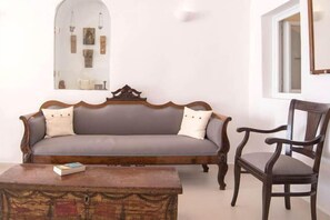 Living area - Dimitrios Cave House (Santorini)