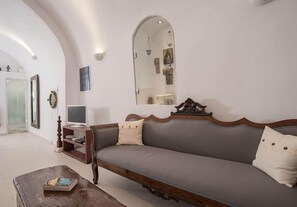 Living area - Dimitrios Cave House (Santorini)