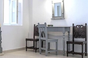 Interior - Dimitrios Cave House (Santorini)