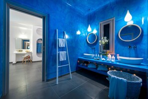 Bathroom - San Marino Suites (Santorini)
