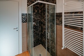 Shower, hair dryer, bidet, towels - Giulia and Giada's house (Roma)