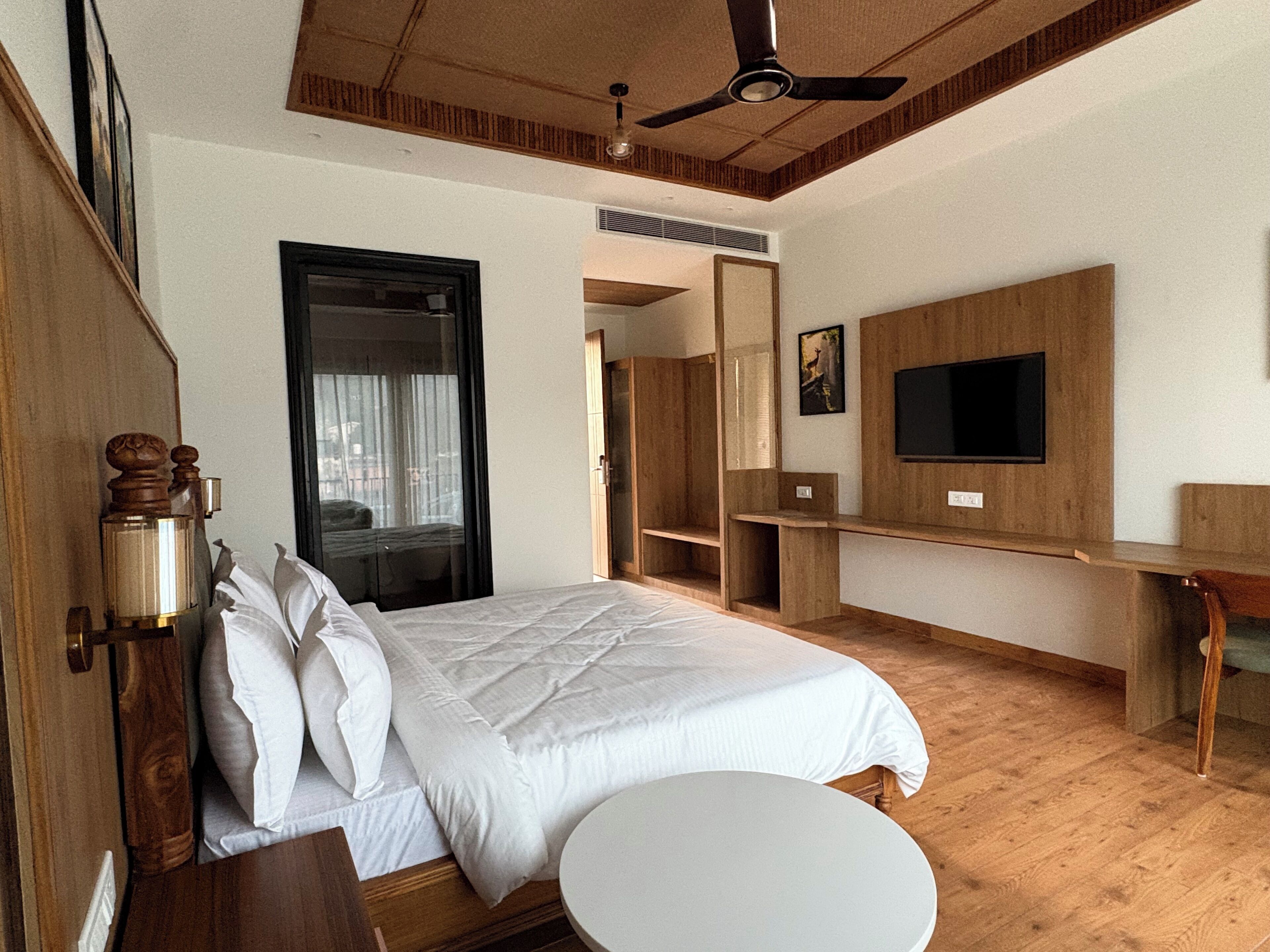 Chambre Deluxe double, vue sur le fleuve | Ameublement unique, bureau, espace de travail pour ordinateurs portables