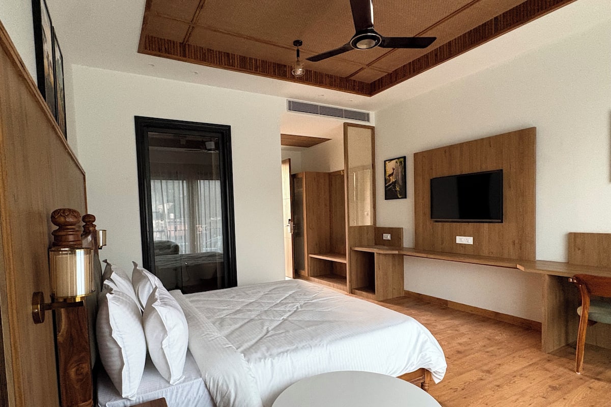 Chambre Deluxe double, vue sur le fleuve | Ameublement unique, bureau, espace de travail pour ordinateurs portables