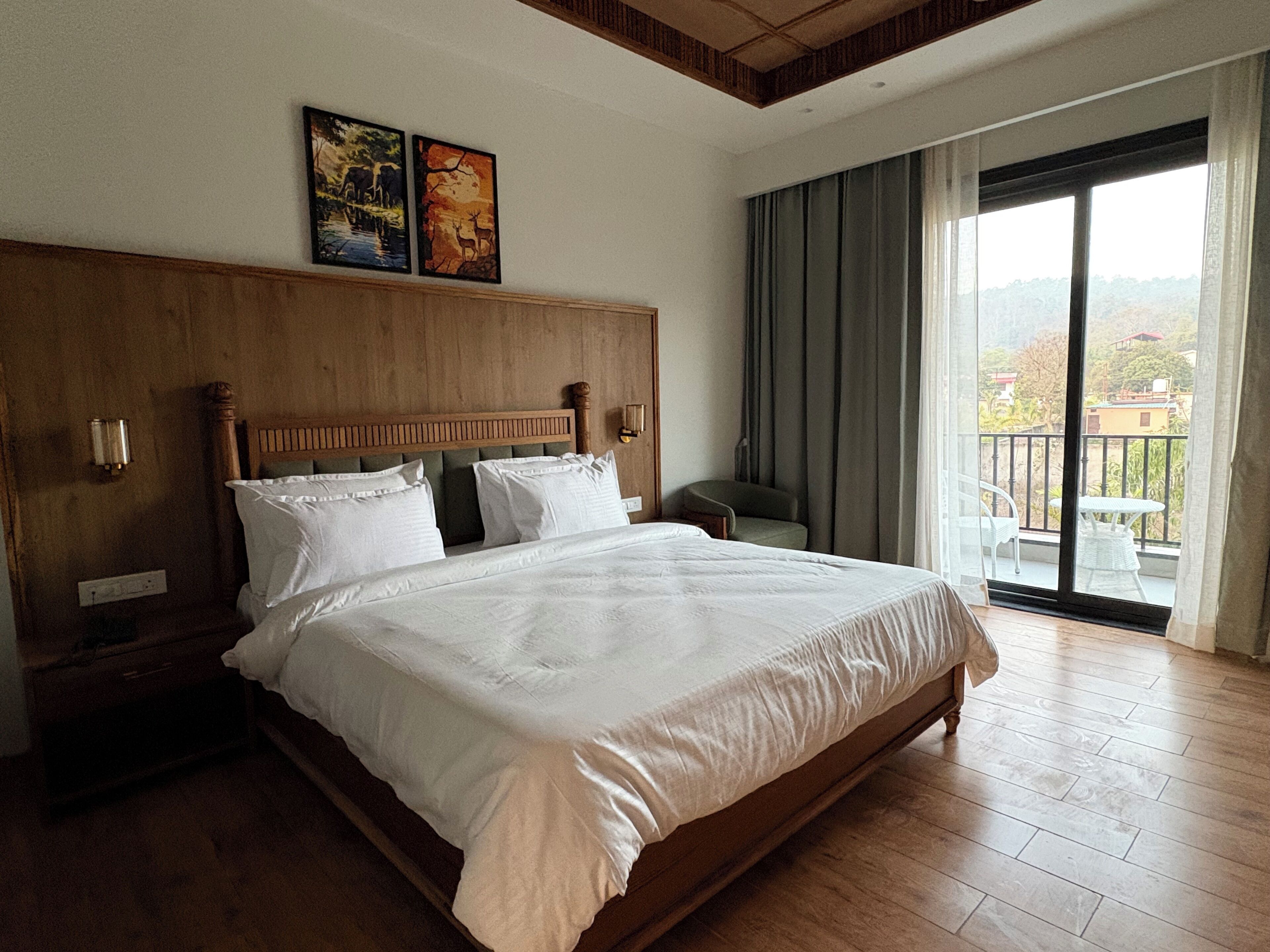 Deluxe-Doppelzimmer, Hügelblick | Schreibtisch, laptopgeeigneter Arbeitsplatz, kostenloses WLAN