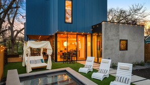 A modern house with a pool, outdoor seating, and a dining area. - Architectural Gem w/ Rooftop Terrace + Heated Pool (Austin)
