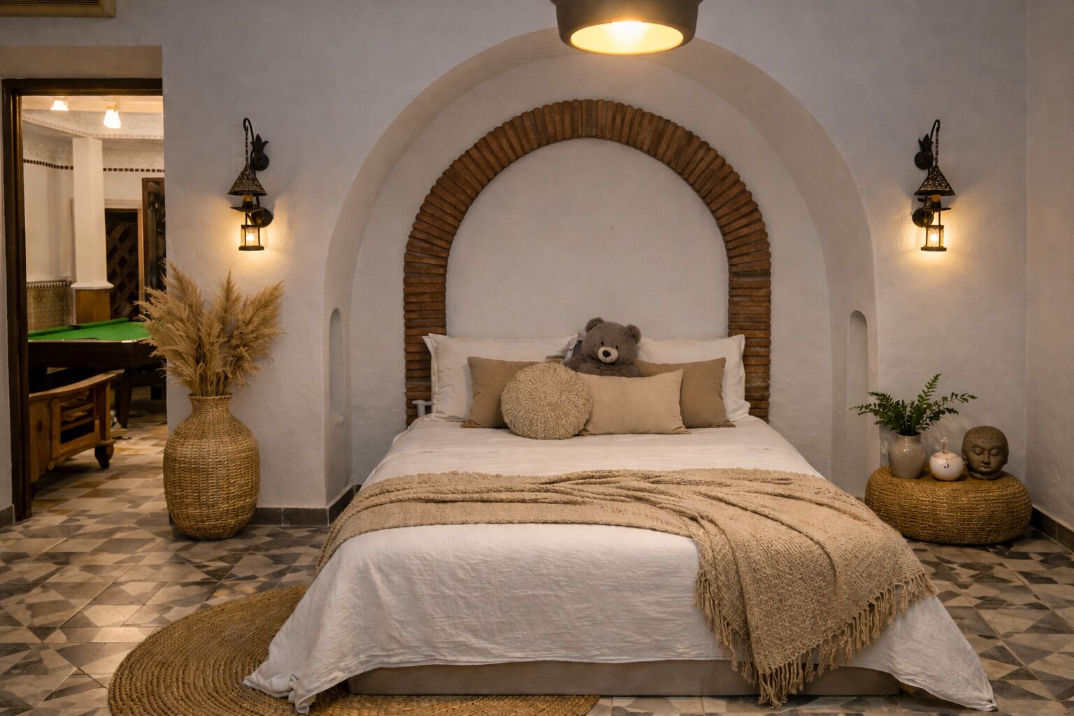 Tabla de planchar con plancha, wifi y ropa de cama 