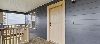 Fully Furnished! 4BR/2BTH-1.8Miles Downtown Knoxville