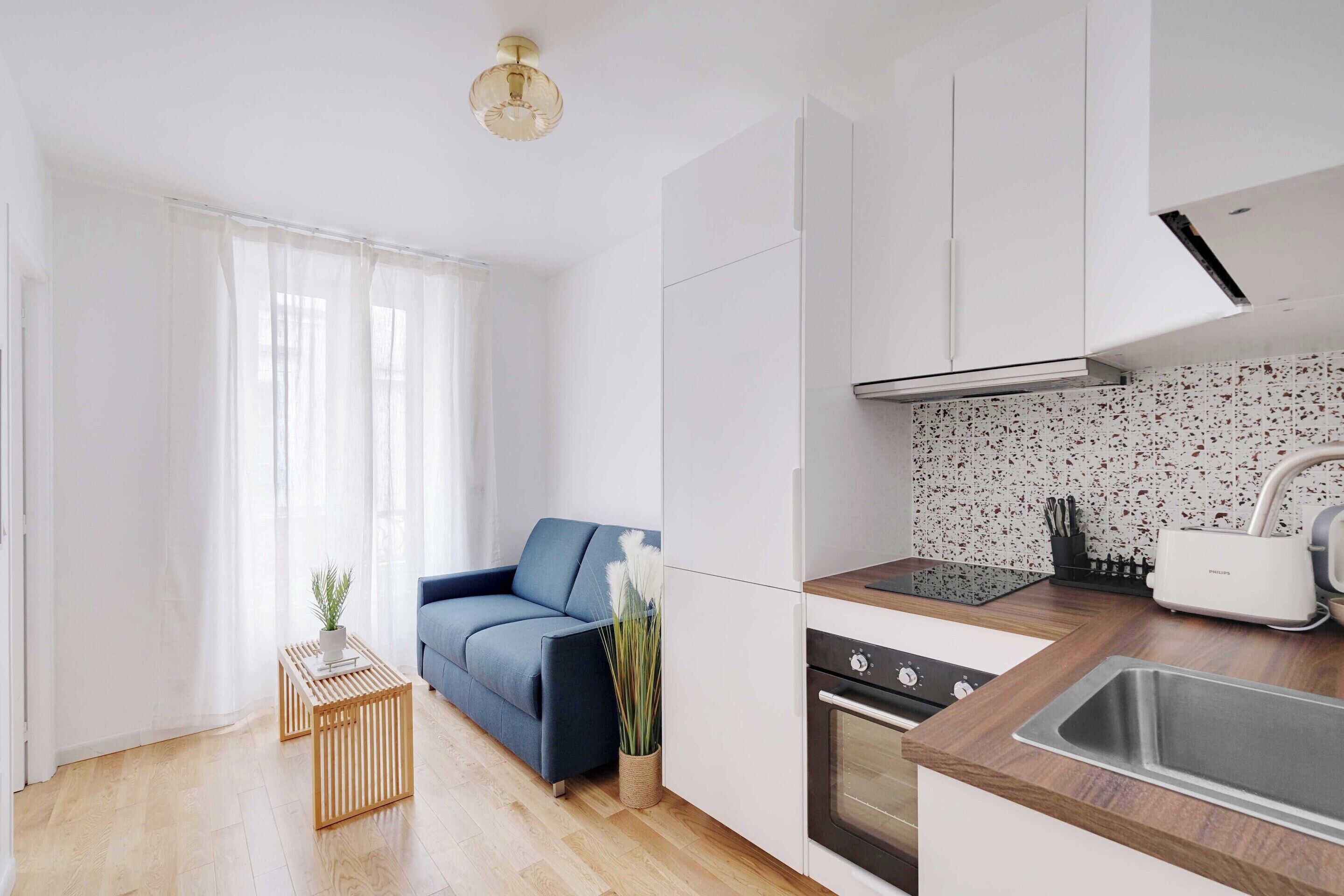 Apartment | Private kitchen | Fridge, microwave, oven, stovetop