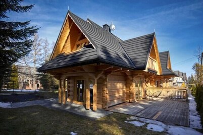 Comfortable holiday villa with mountain views