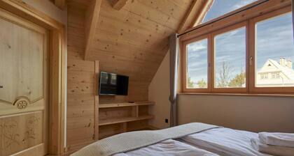 Comfortable holiday villa with mountain views