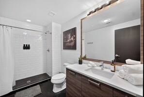 Hair dryer, towels - The Leopard Lounge Funky 2BR Dwntwn Valet Pool Gym (Dallas)