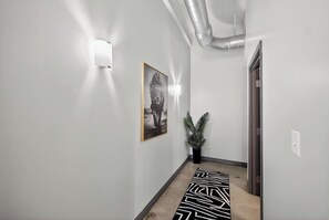 Interior - The Leopard Lounge Funky 2BR Dwntwn Valet Pool Gym (Dallas)