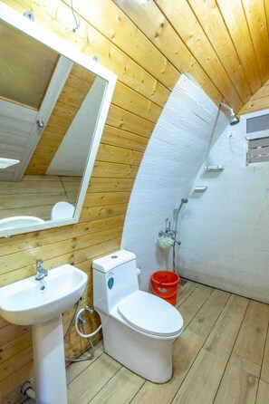 Comfort Cottage, Non Smoking, Balcony | Bathroom | Shower