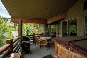 Outdoor dining - Trail's End Lodge at Deer Valley Resort - Four Bedroom Residence with Spa #503 (Park City)