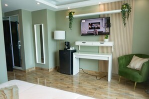 In-room safe, free WiFi - mangala fuangala (santo domingo)