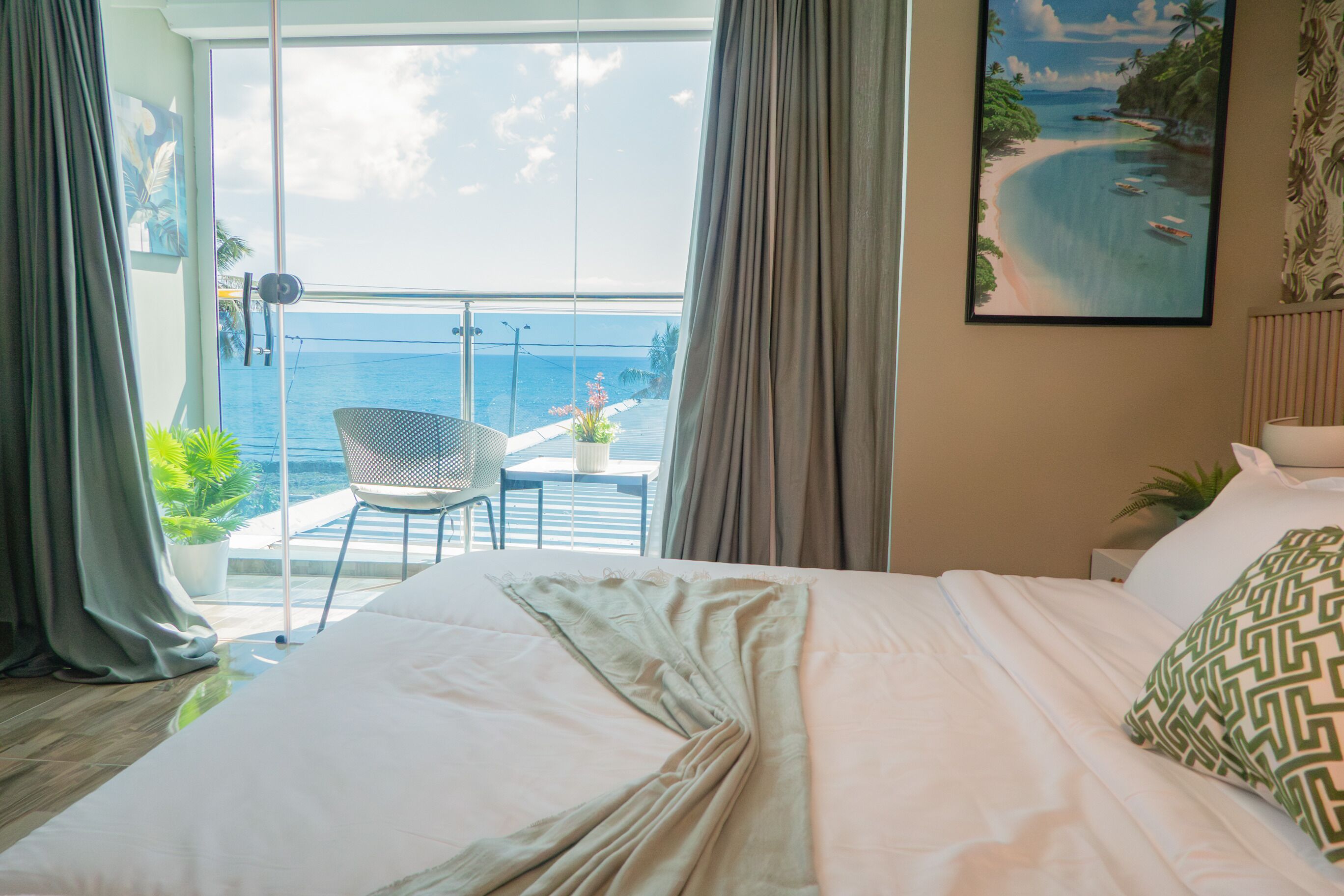 Superior Suite, Ocean View | In-room safe, free WiFi