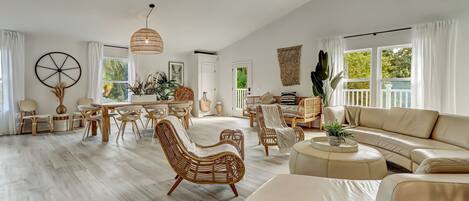 Fernseher, Tischtennisplatte