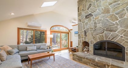 Riverside on Hopkins, waterfront with dock, 4 Bed,