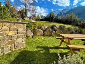 Outdoor dining - Gite Le 1000 Votre gîte à Loudenvielle - Comfort, nature and serenity (LOUDENVIELLE)