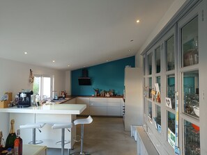 Private kitchen - Charming Charentaise house Royan air-conditioned sleeps 12 (Royan)