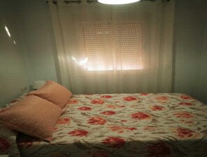 Apartamento | 2 dormitorios, tabla de planchar con plancha, ropa de cama