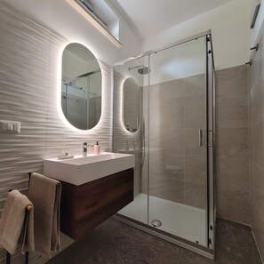 Shower, hair dryer, bidet, soap - La Sovrana dei Cimini - Apartment "Querceto" (VITERBO)