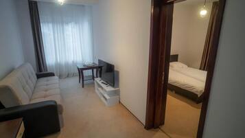 อพาร์ทเมนท์สำหรับครอบครัว, ระเบียง, วิวภูเขา | ผ้าม่านกันแสง, Wi-Fi ฟรี