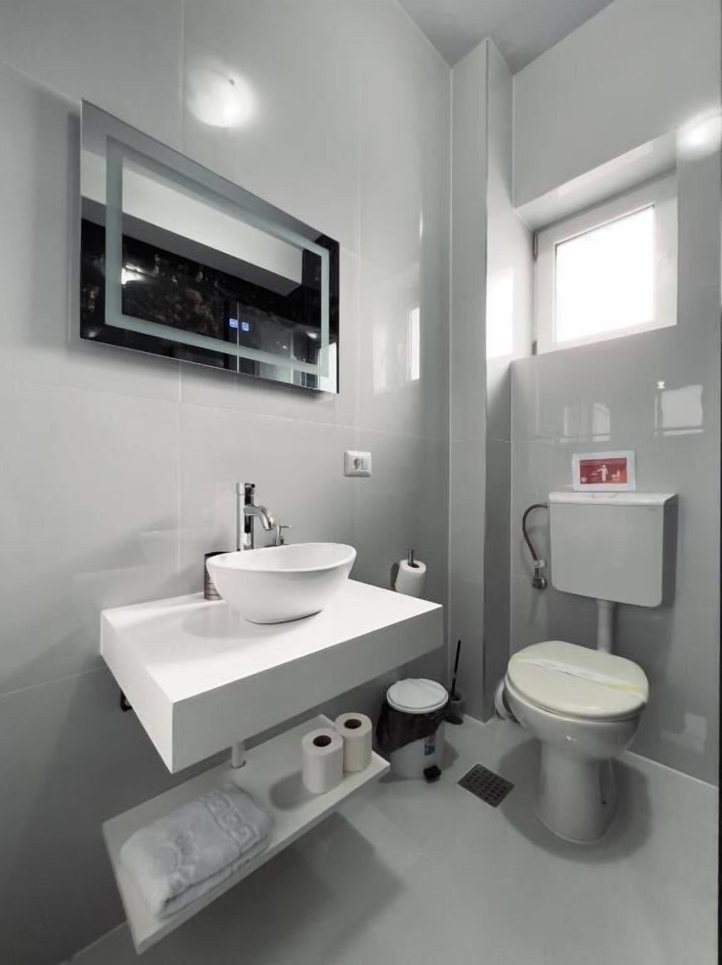 ห้องดีลักซ์ทวิน, ระเบียง, วิวภูเขา | ห้องน้ำ | ฝักบัว, ของใช้ในห้องน้ำฟรี, ไดร์เป่าผม, รองเท้าสวมภายในห้อง