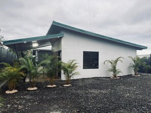 Exterior - Star Studios located 15 minutes away from Arenal Volcano (La Fortuna). (La Fortuna)