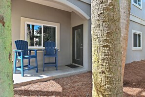 Terrace/patio - 🏖️ Walk to Beach | Heated Pool + Hot Tub | Alerio E104🏖️ (Miramar Beach)