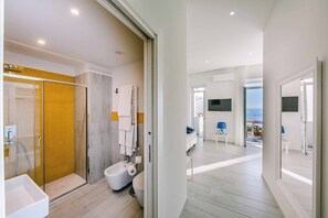 Shower, hair dryer, bidet, towels - Casa Zarino is situaded in the Heart of Amalfi center. (Amalfi)
